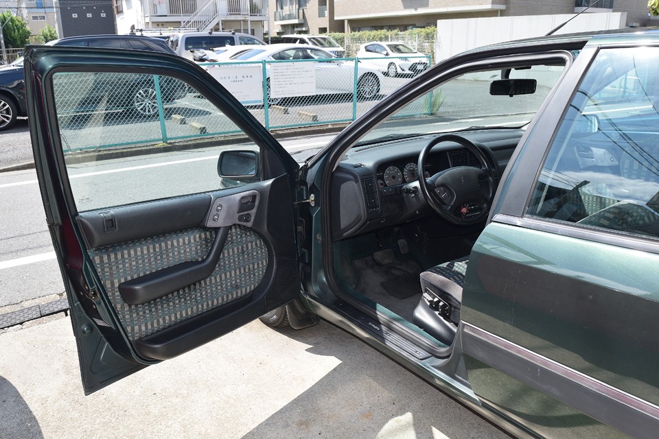 それではインテリアのご紹介です。どうぞ～！