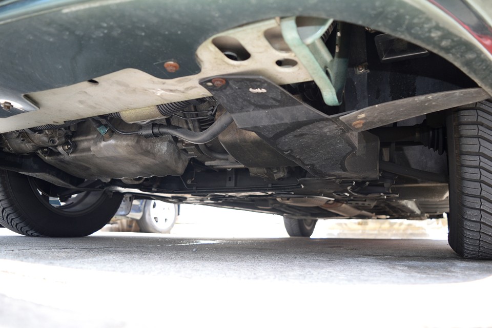 エンジン下面。乾いているのがお分かりいただけると思います。