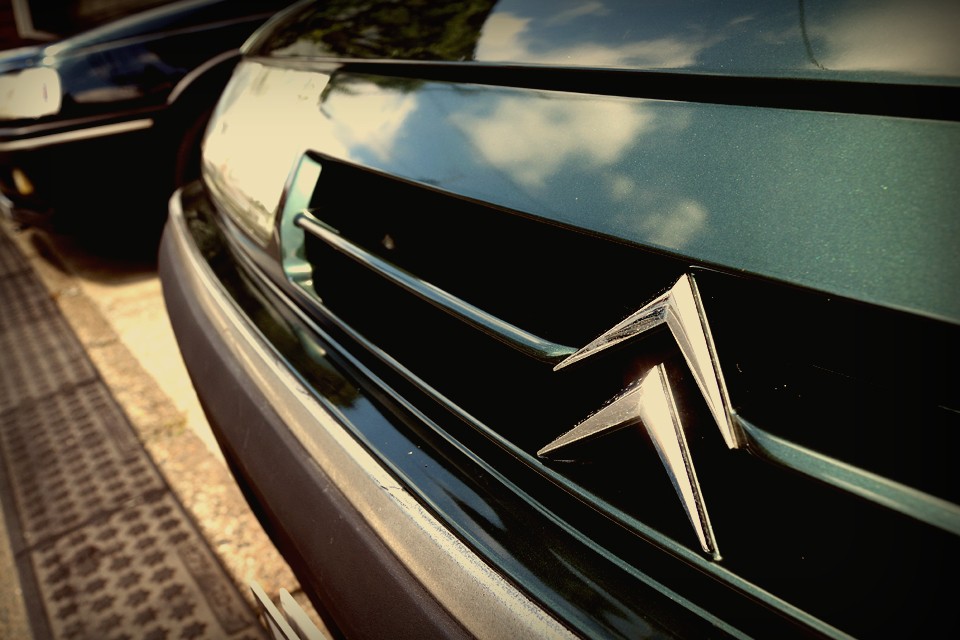 そんな無駄足掻きはやめて、素直に認めればいいのに・・・だってそれは最初の誰かの想いが形になっただけなんだから・・・次は次の想いを描けば良いはずなので・・・。