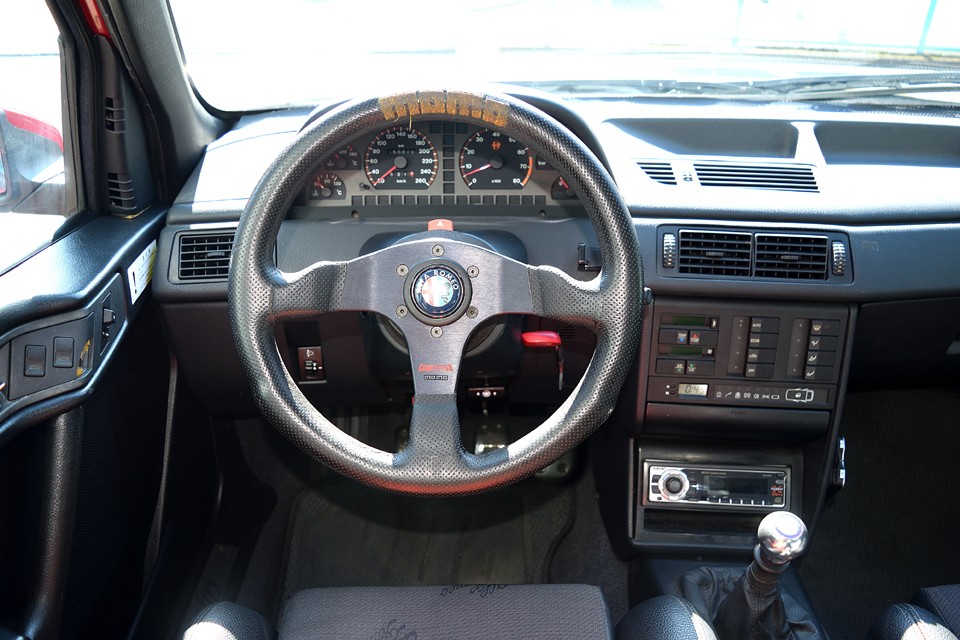 MOMO製のステアリングはやはり手に馴染みます。握った時の感触とクルマの性格がピッタリ合った感覚はやはり老舗のMOMOですね。