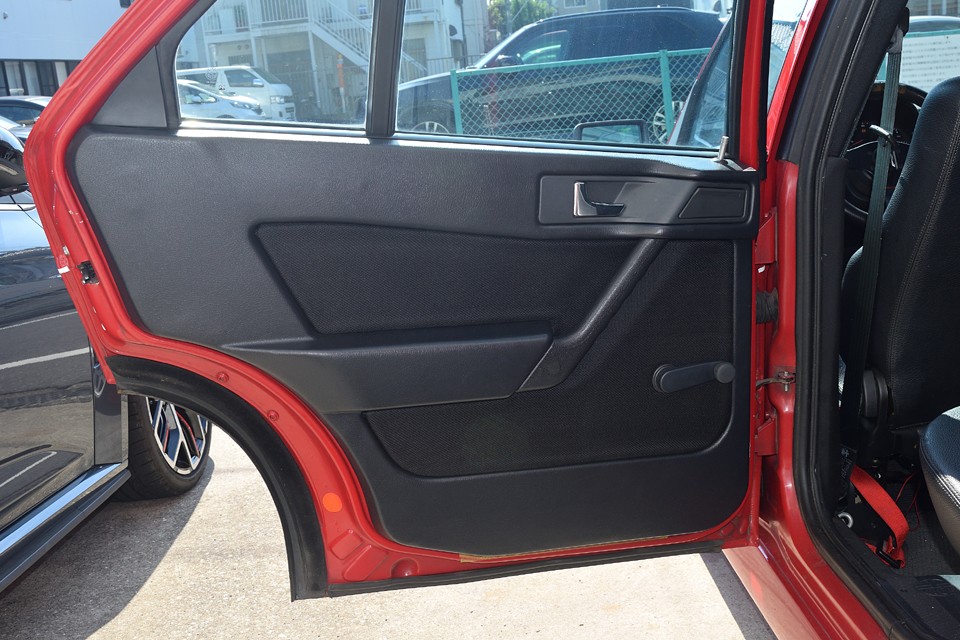 もちろんリアドアもすべて張替済みです！