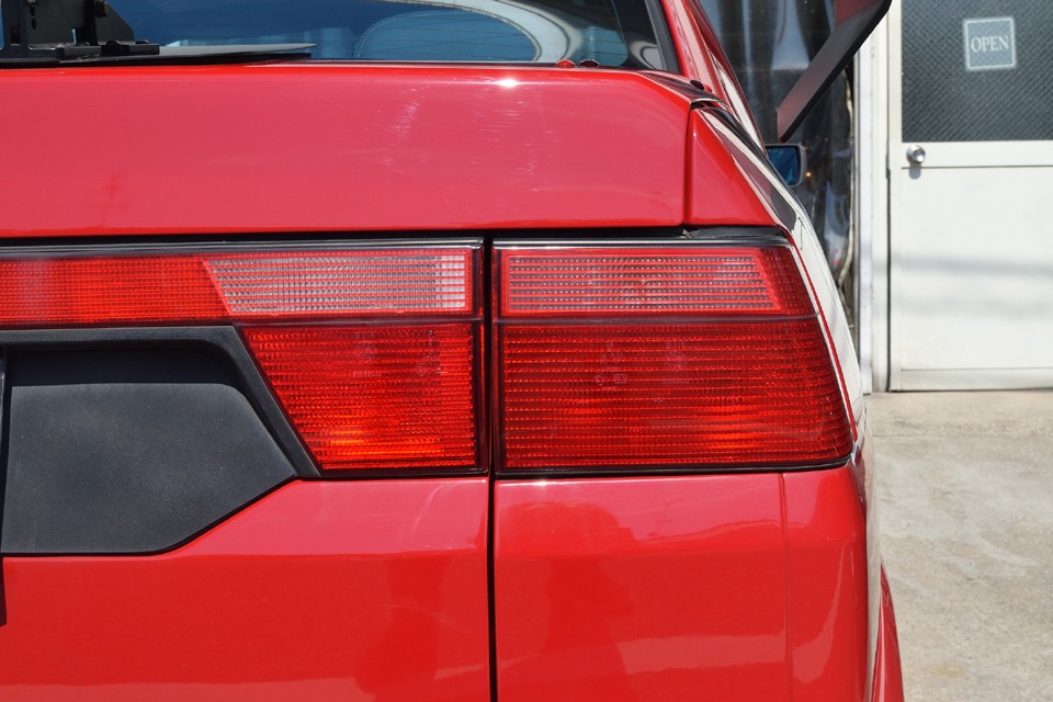 リアレンズは割れはもちろんありません。色褪せもしているのかどうかわからない程度。問題ないですね。