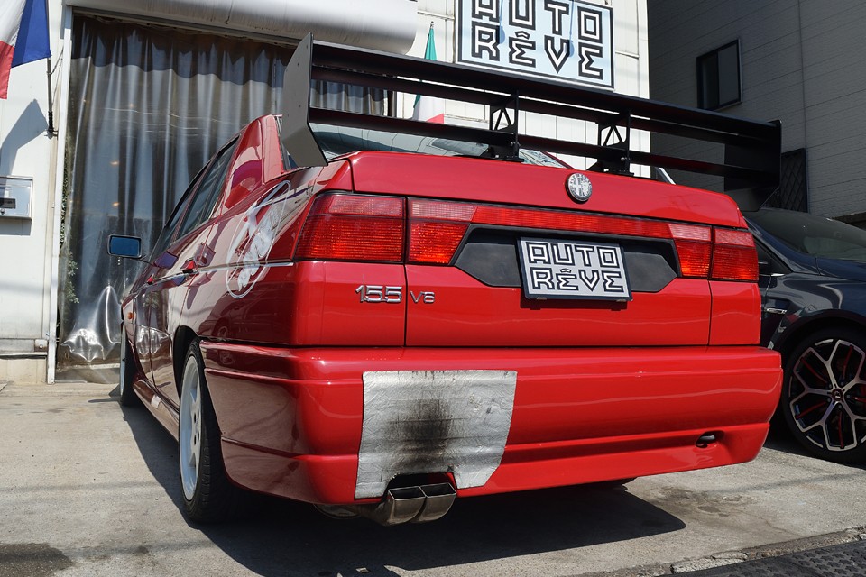 走行距離は少し多めですが、年式を考えればそれも標準的。むしろ距離多い車両で一番心配なボディの緩みはエンジンルームタワーバー、エンジン下アンダーバー、リアボディ下のアンダーバー装着で限りなく抑えられている状態！