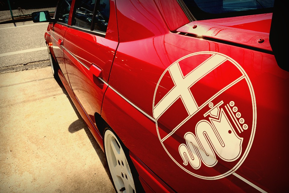 でも、やはりアルファと言えばスペックよりも「官能」なのです。レースを生業としたレーサー以外の我々には、数馬力のパワーアップやコンマ数秒早く走ることよりも、もっと喜びを感じさせてくれるもの・・・。