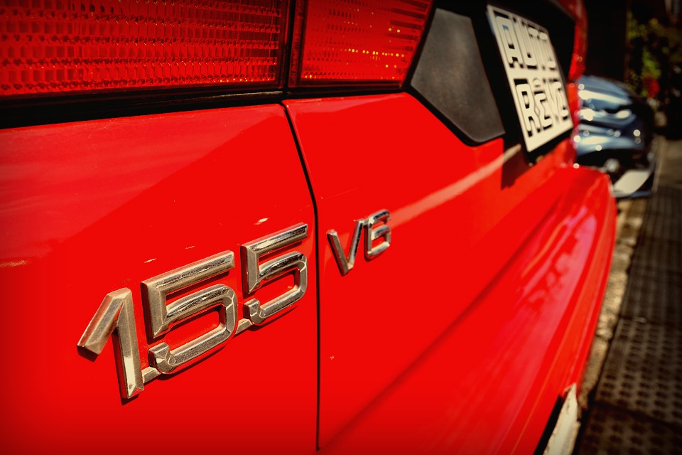 スペックのその上の、「官能」にこだわったこんな個体・・・クルマ好きでも、そうでなくても、少しでも興味のある方であれば、是非体験してみていただきたい個体なのです。