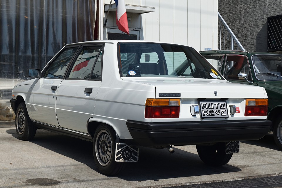 エンジン、ミッションはまんまシュペール5（サンク）に搭載されたものなので、トルクフルで使いやすく、おまけにあの「ゴクンッ！」と入るシフトフィールもそのまま！