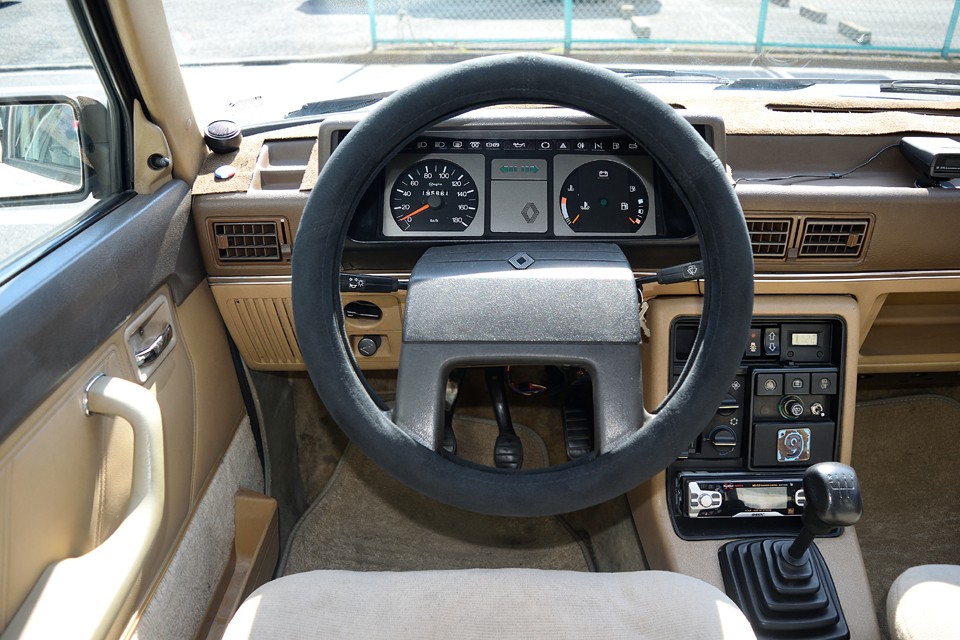 この安心する感じは、機能の一部と言っても良いのではないかと・・・ちなみにハンドルカバーは容易に取り外せますので、お好みでどうぞ。