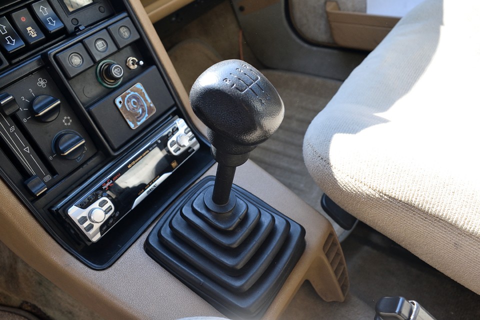 シフトフィールは同時代のサンクやエクスプレスそのもの！大きく少し重量のあるシフトノブがアシストしてくれて「ゴクンッ」と入るあの感じ！