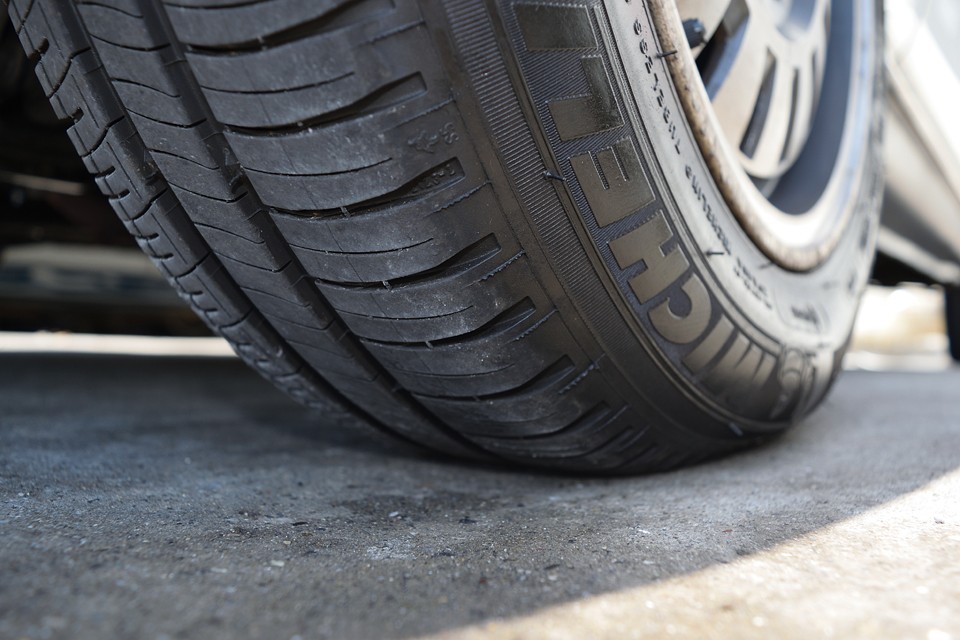 タイヤ残山は7～8分山というところでしょうか。当分交換の必要はありません。