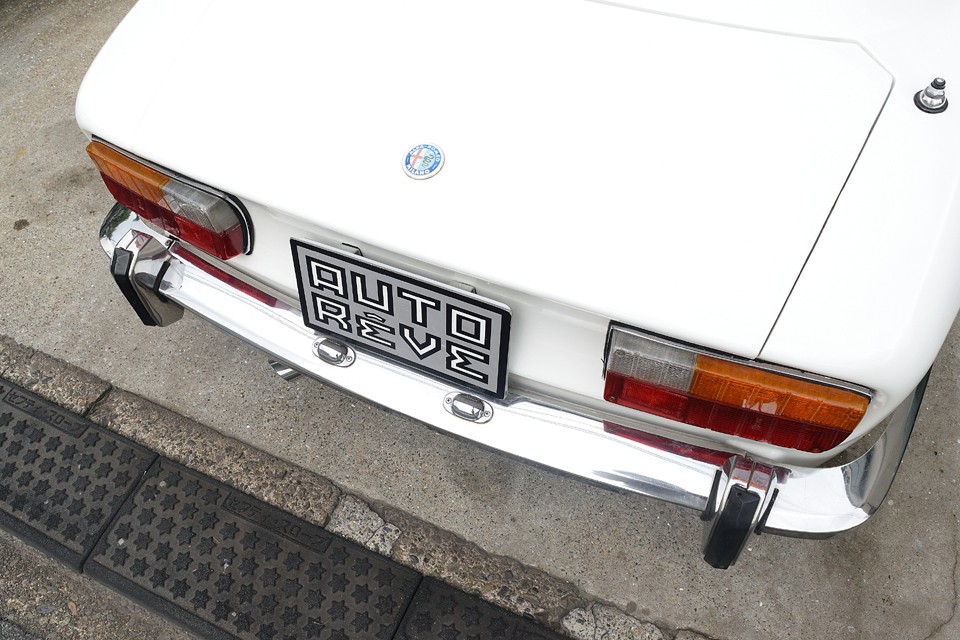 リアバンパーも同様に眩しいほどの輝き！