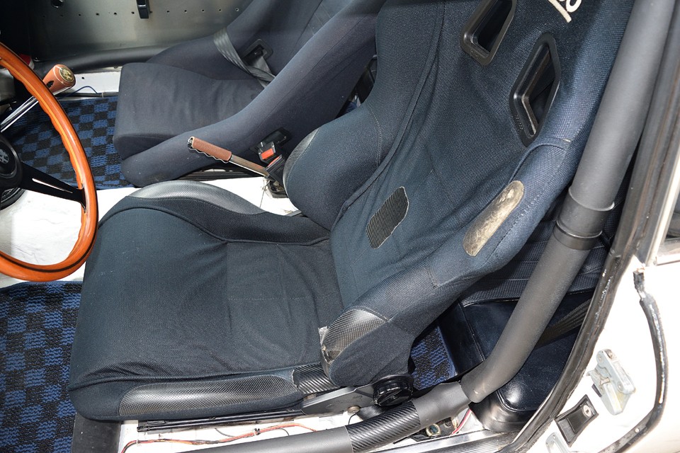 そして目を引くのが室内を囲む極太のロールバー！ここまで仕上がっていれば、あとは貴方のドライビングスキル次第？！