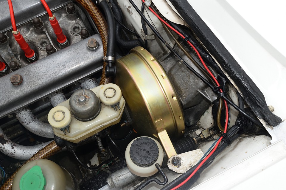 ブレーキマスターバックも交換済！アルファ独特のカツンッと強力に効くブレーキタッチはやっぱり安心です。