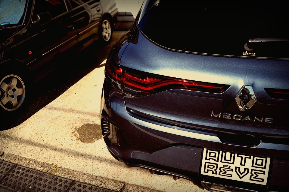 しかし、ただ過激！早い！というわけではなく、そこは現代車らしく充実の装備が奢られ、日常車としての使用をも難なくこなす快適性を備え、格段の進歩を遂げたモンスターなのです。