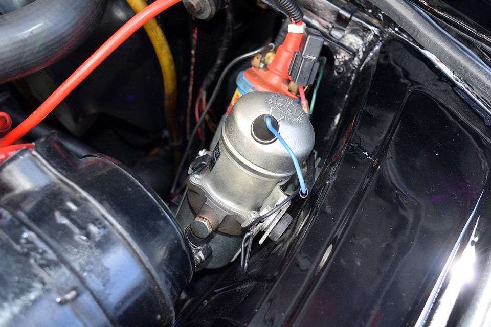 旧車安定化の定番中の定番！燃料ポンプは電磁ポンプに換装済です。暫くぶりの始動でも一発始動の安心・安定度！