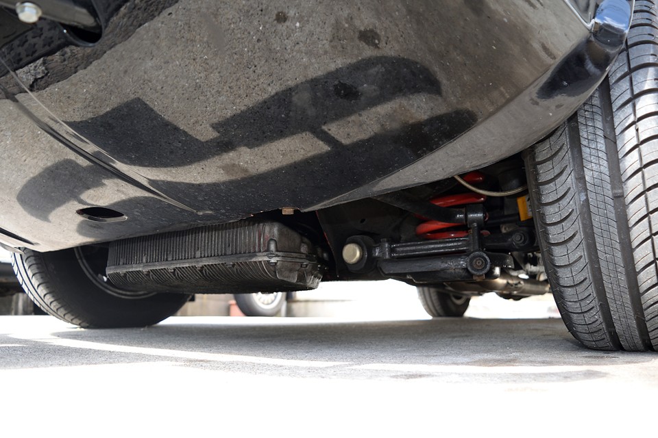 エンジン下面。1600ccエンジンなのに、MAXで6.4Lの容量の巨大なオイルパン。油冷効果もあってか、105系アルファは熱にはめっぽう強いのです！