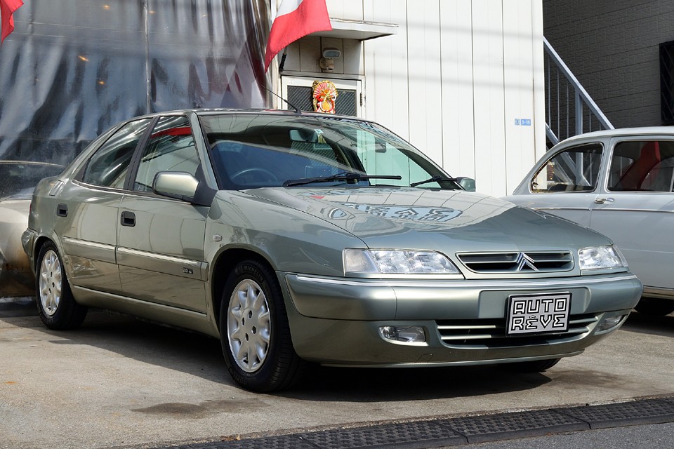 美しい専用ボディカラー以外にも、ボディ同色バンパー＆サイドモール、ベージュインテリア、アルミホイール等、限定車ならでは特別仕様のエグザン！