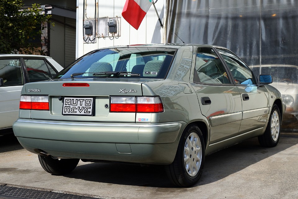 更に、このSXグレードはハイドラクティブに引き継がれる前の、シトロエン伝統の「ハイドロニューマチック車」の最後のモデル！