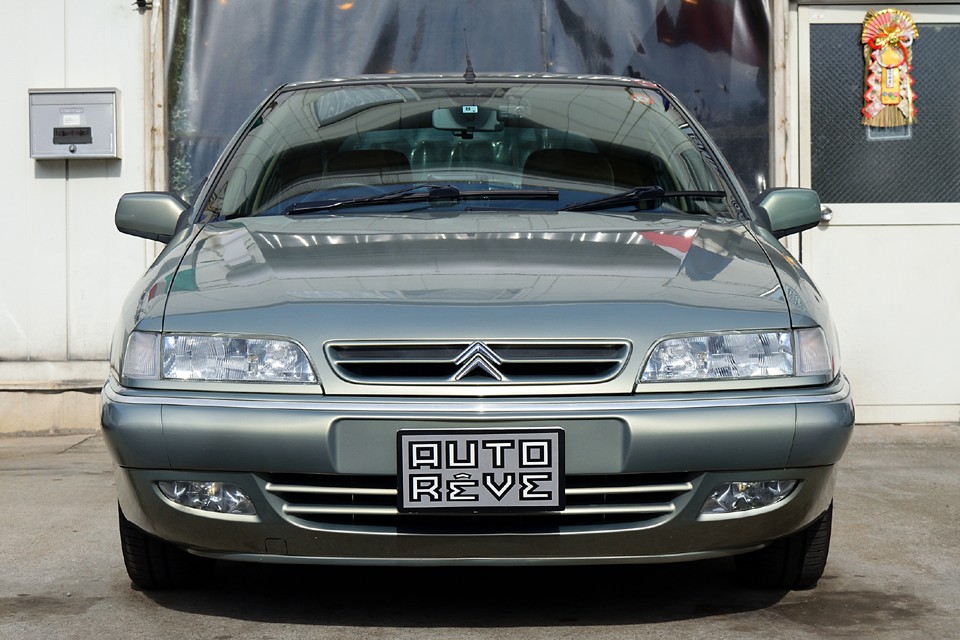 前期顔もネオレトロな雰囲気でとても良いのですが、この後期顔は、それまでに熟成されてきたエグザンの最終進化を体現するかのような洗練された印象が良いですね。