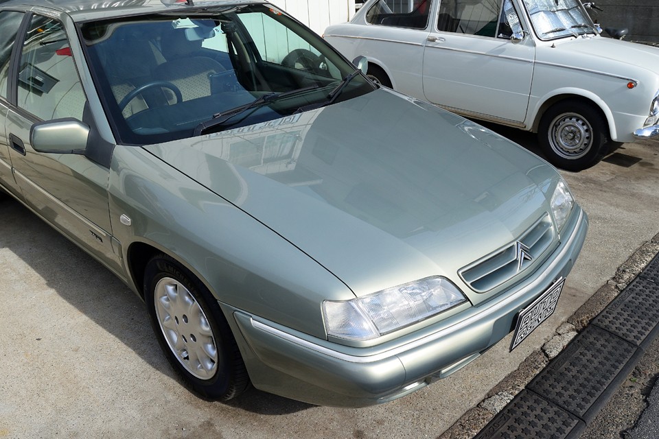 保管状況が良かったのか、過去オーナー様の愛情なのか、既に22年を経過しているのにこの輝き！クリア剥げや色褪せは皆無の素晴らしい塗装状態！