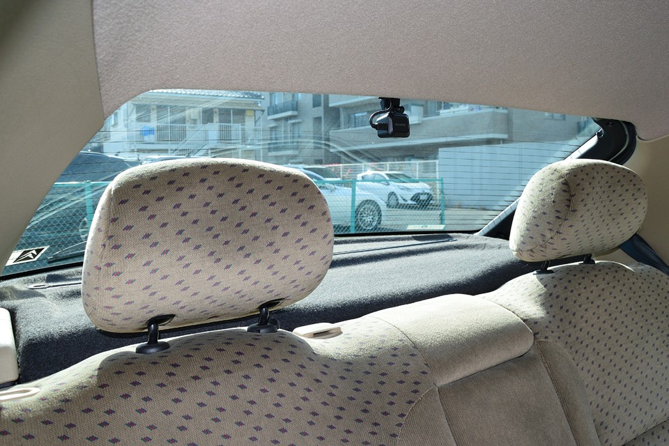 フランス車にはあるまじき？！気の利いた装備がコレ。普段はこの状態ですが・・・。