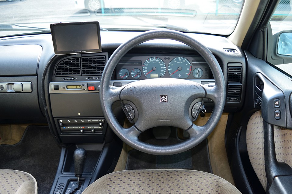 むしろ「見ようとしないと見えない」計器類なんかより、「見れば見える」計器類の方が正しいと思うのです。そうですよね、ご同輩！