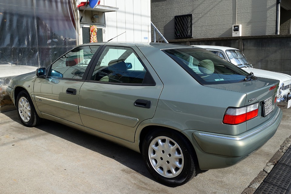 クルマの事を知らない純粋な心を持つ子供に見せても、最初の一言は「カッコイイ！」じゃなくて「キレイ！」だと思うのです。