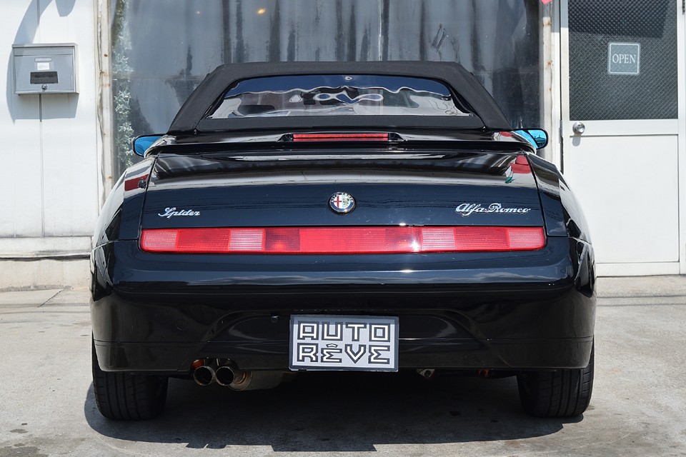 このフロントで、このサイドフォルムだったら・・・確かにリアはこれしかないないよねぇ。必然のリアフォルム？！