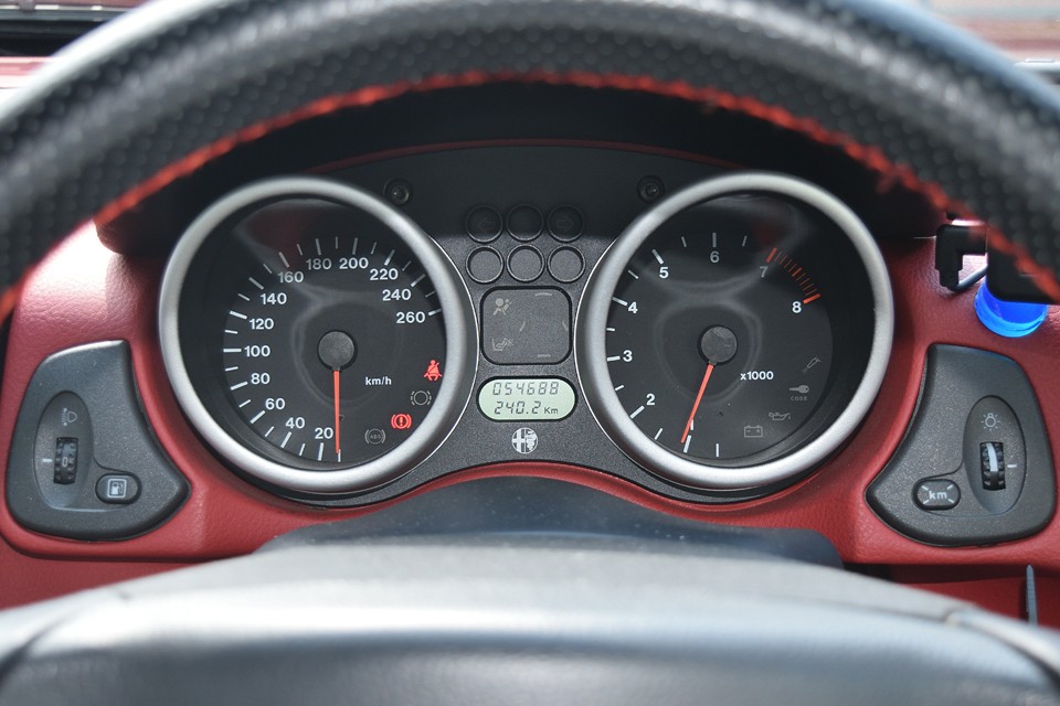 実走行54,688km。気になるタイミングベルトは令和3年10月、50,200km時に交換済！これはご安心いただけるかと。