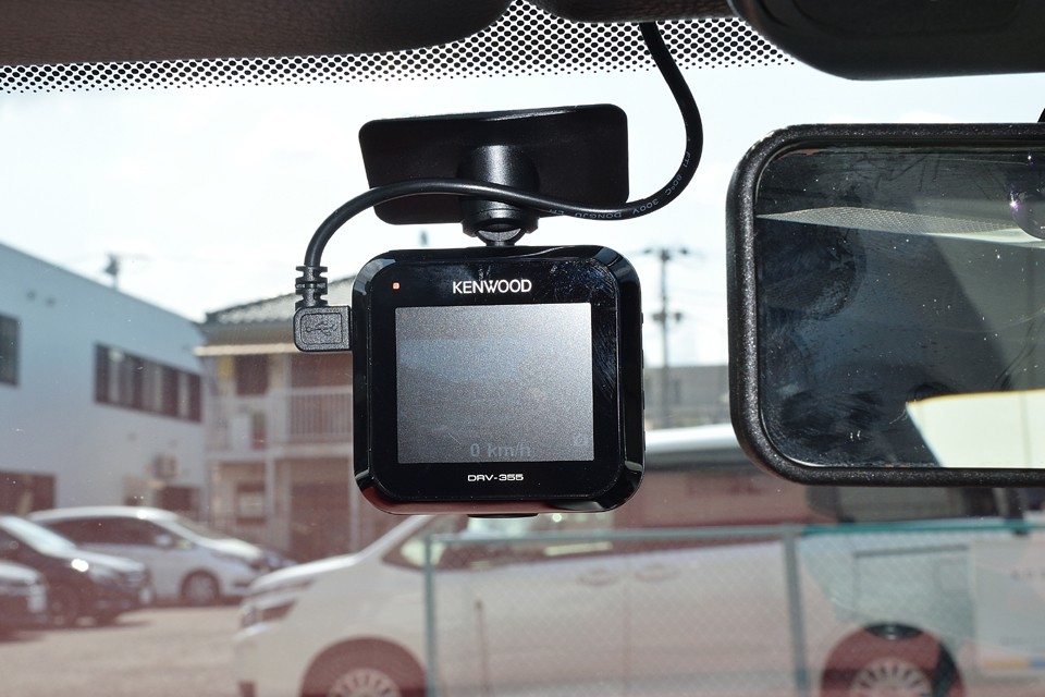 そしてもはや必需品とも言えるドライブレコーダーも装備！これも安心のKENWOOD製です。