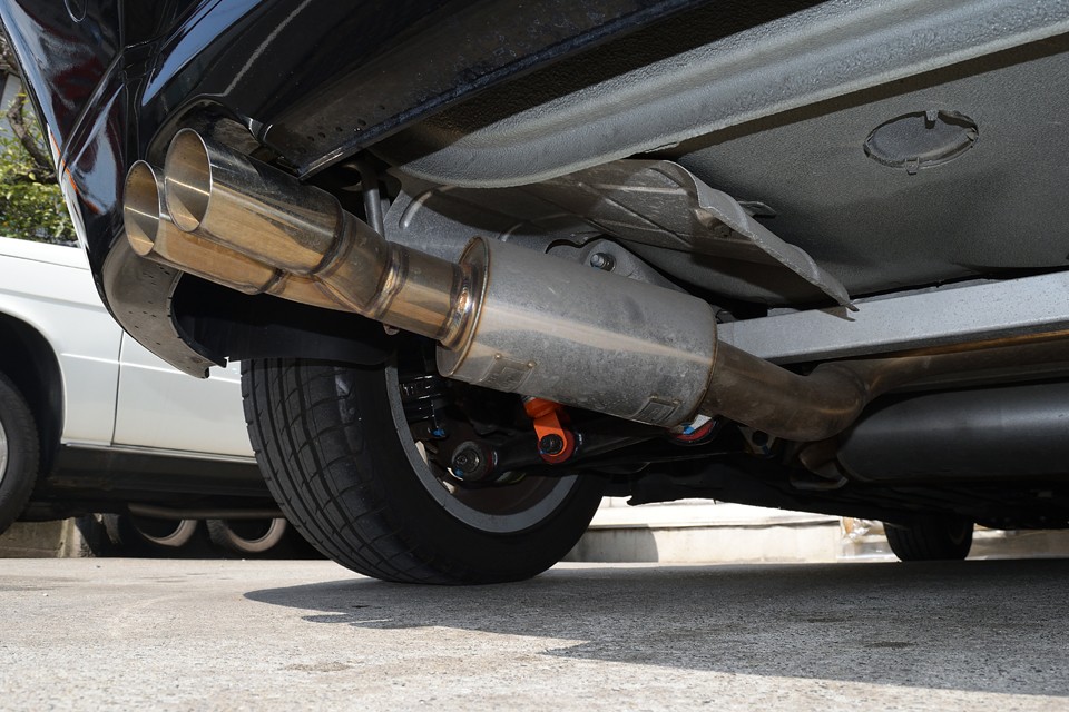 オリジナルライクで決して派手な印象はありませんが、しかしそのサウンドで独特の存在感を放つアーキュレー製のマフラーを装着！