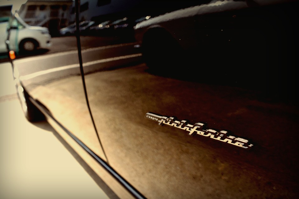 発表当時の率直な印象は、風変わりで、何だか謎めいていて、それまでのアルファロメオ・スパイダーのイメージとはかけ離れた別物・・・。