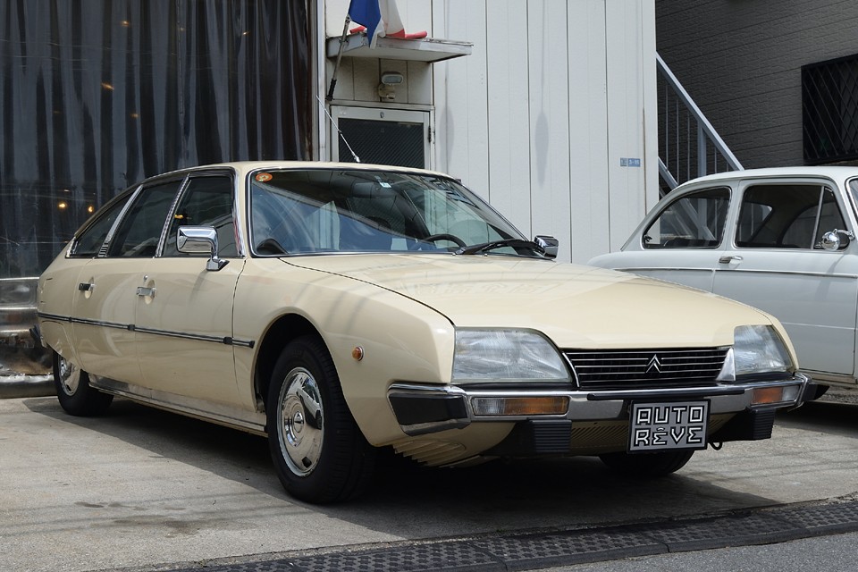 CXのシリーズ1と言って、まず思い浮かぶボディカラーが、このベージュ。まさに『ザ・CX！』・・・ちなみに型式Ｃ-ＭＡＭＪの正規西部自動車物です。