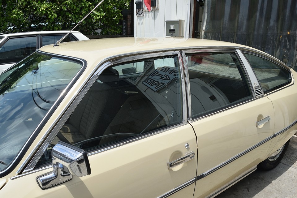 ドアミラーやサッシ類のメッキはほとんど劣化を感じません。眩しいくらいの輝き！