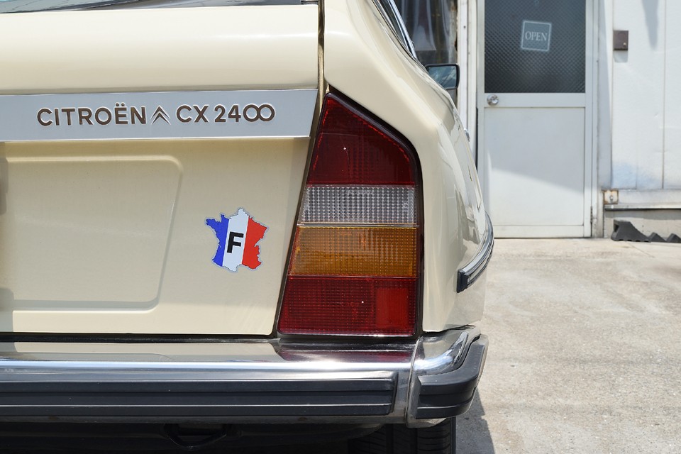 リアエンブレムまで交換されているのでしょうか？ロゴも車名も、はっきりくっきり！