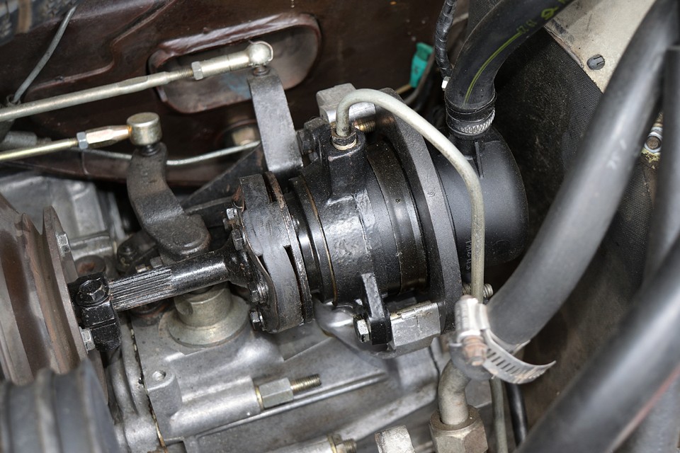 ん？肝心のハイポンプとその周辺が、乾いてサラサラなんですけど・・・見る限り機関系はかなりの部分に手が入っているようです。