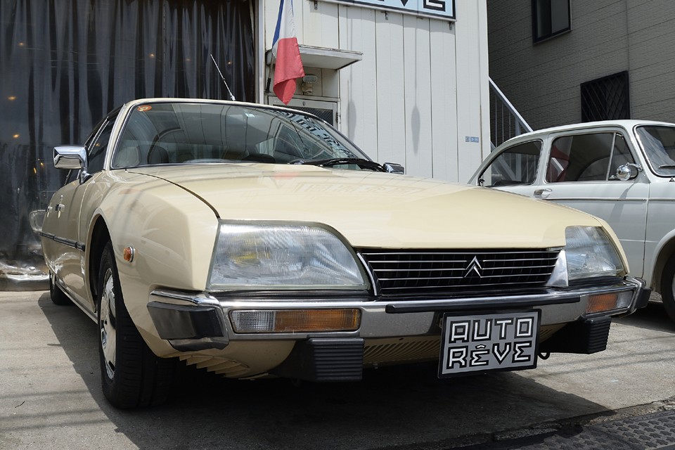 発売直後の1976年にシトロエンはPSAグループの一員となるので、純粋なシトロエン車としては最後のモデルがこのCX。