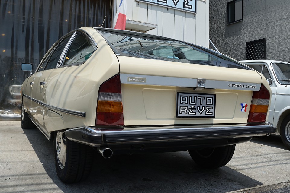 そんなCXも言わば「鉄のシリーズ1」と「樹脂のシリーズ2」に大別出来るのですが、どちらも独特の存在感を放つスタイリングが魅力ですが、個人的にはシンプルで繊細なこのシリーズ1がよろしいのではないかと・・・。