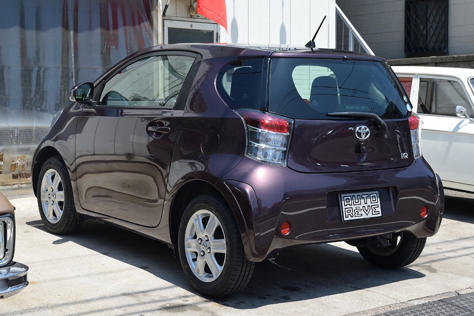 そのミニマムなエネルギー消費で環境にやさしく、その省スペースで社会インフラにもやさしい、とっても知的なクルマ！