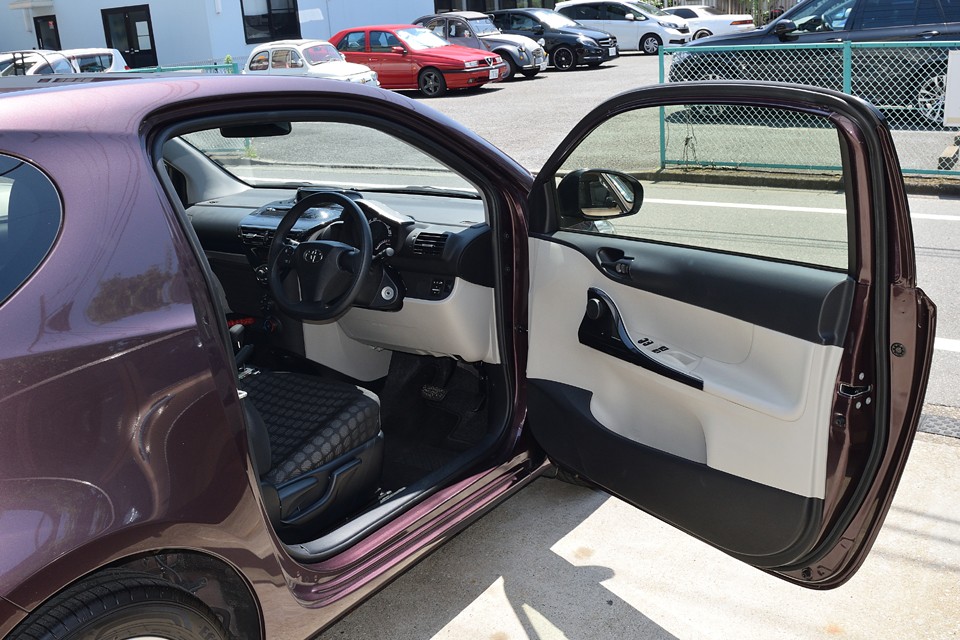 外装同様に程度の良い内装のご紹介です。どうぞご覧くださいませ。