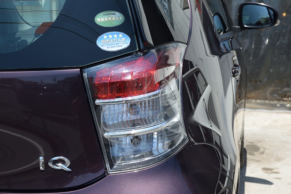 クリアーその2。改めて見てみるとかなりの異形で凝ったデザインですね。