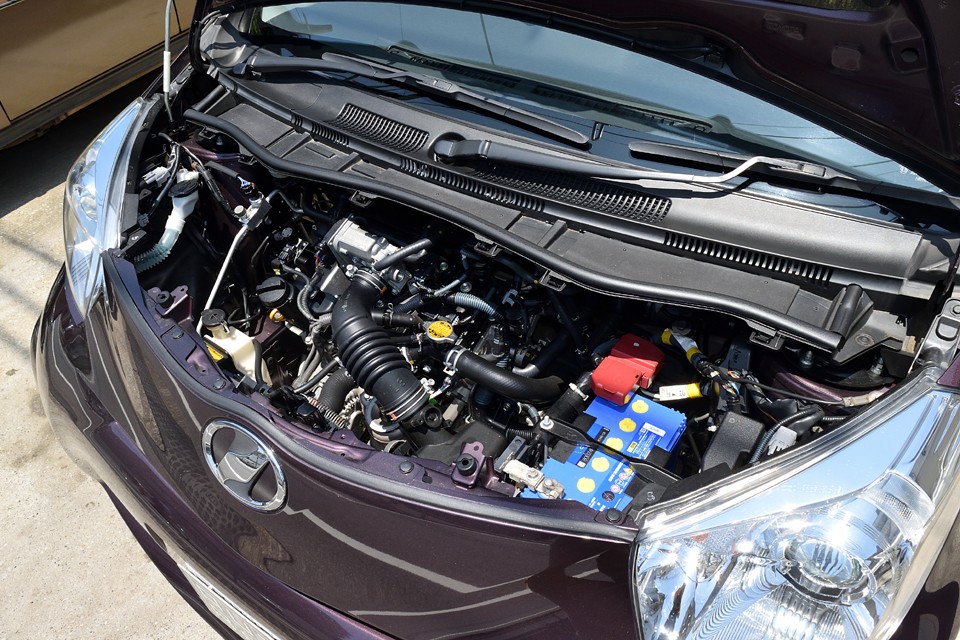 エンジンは直列3気筒DOHC、996cc、最高出力68ps/6000rpm、最大トルク9.2kg・m/4800rpmを発生！