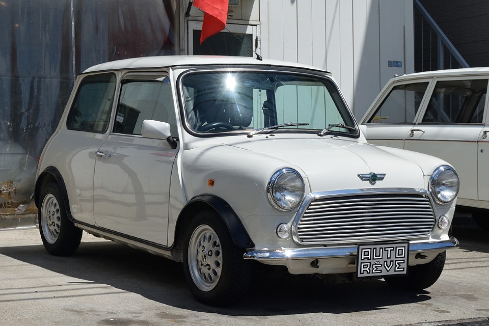 もちろん板金塗装のついでに、外装部品を中心に積極的に新品交換！すべてを交換したわけでは無いそうですが、これだけ美しければ☆☆☆☆☆！