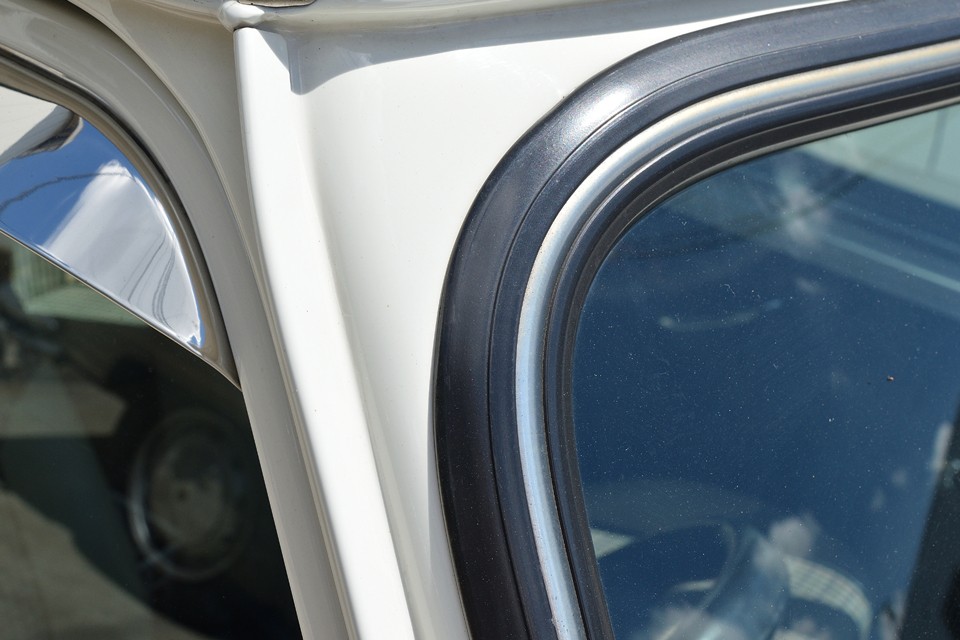 その上で、消耗品とも言えるウインドウウエザーストリップ＆モールや・・・。