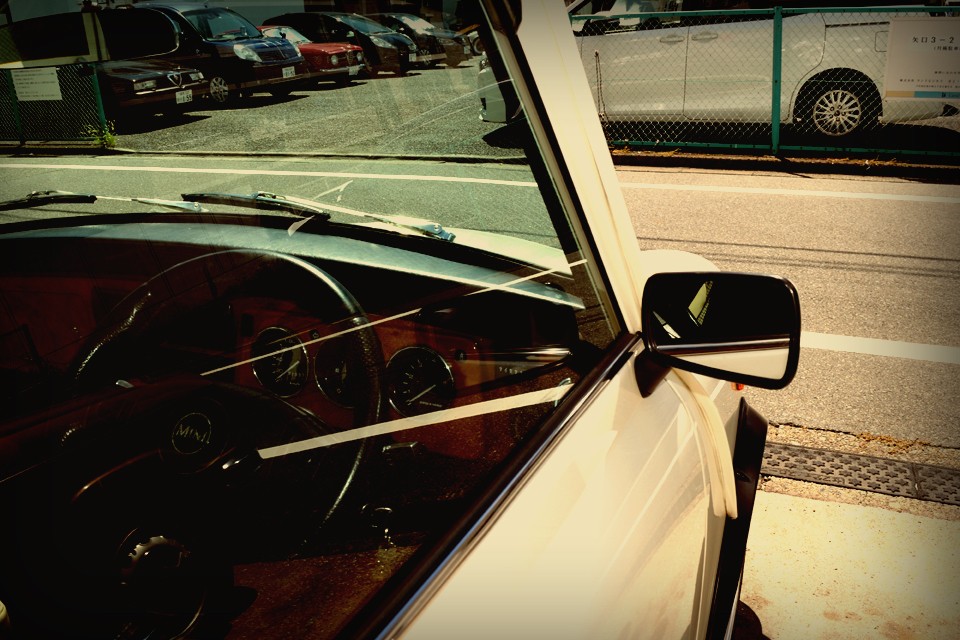 当時のボンゾを彷彿とさせるエンジンの鼓動に、BCRのようなPOPさと、いで立ち、キースのカッティングの如く切れ味鋭いステアリングに、59年レスポールの様な芳醇な響きのエキゾースト等々・・・。