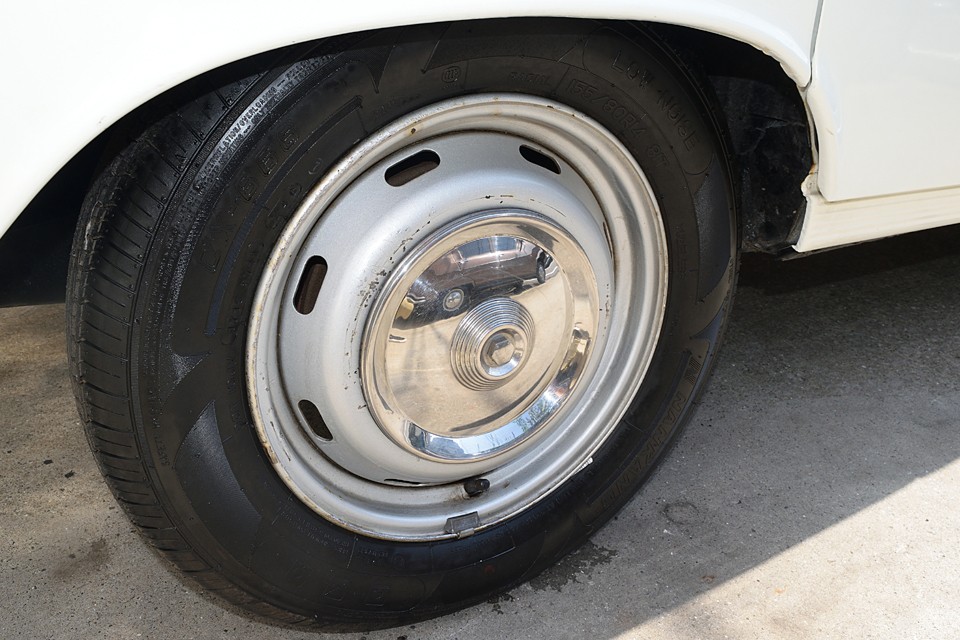 小キズのある鉄ッチンホイールがこれ。まぁ簡単でも塗装してあげれば済む話ですが・・・。