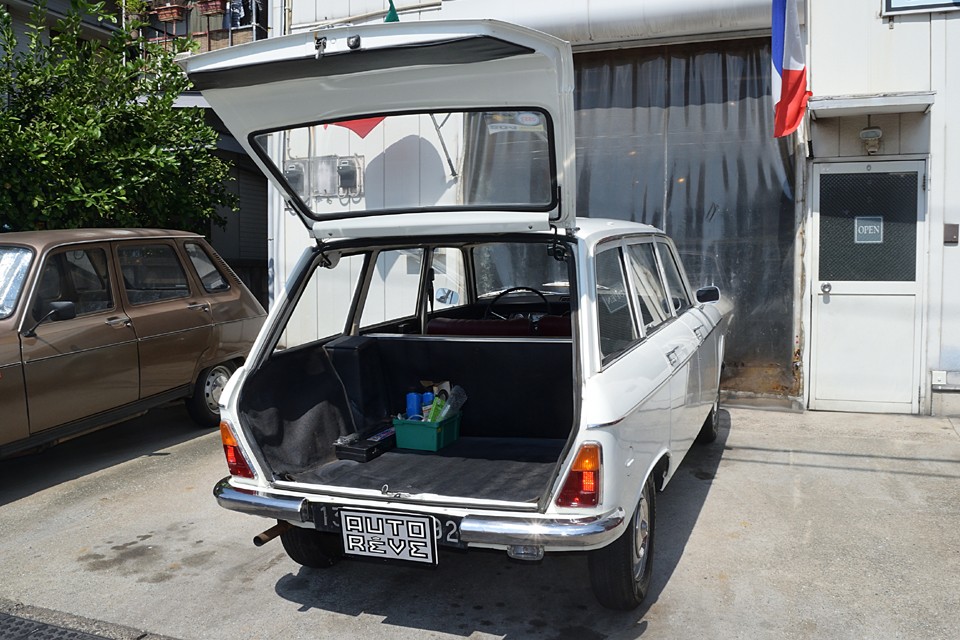 ブレ―クボディなのでリアのラゲッジスペースは広々！ハッチも軽いので開閉も楽々！