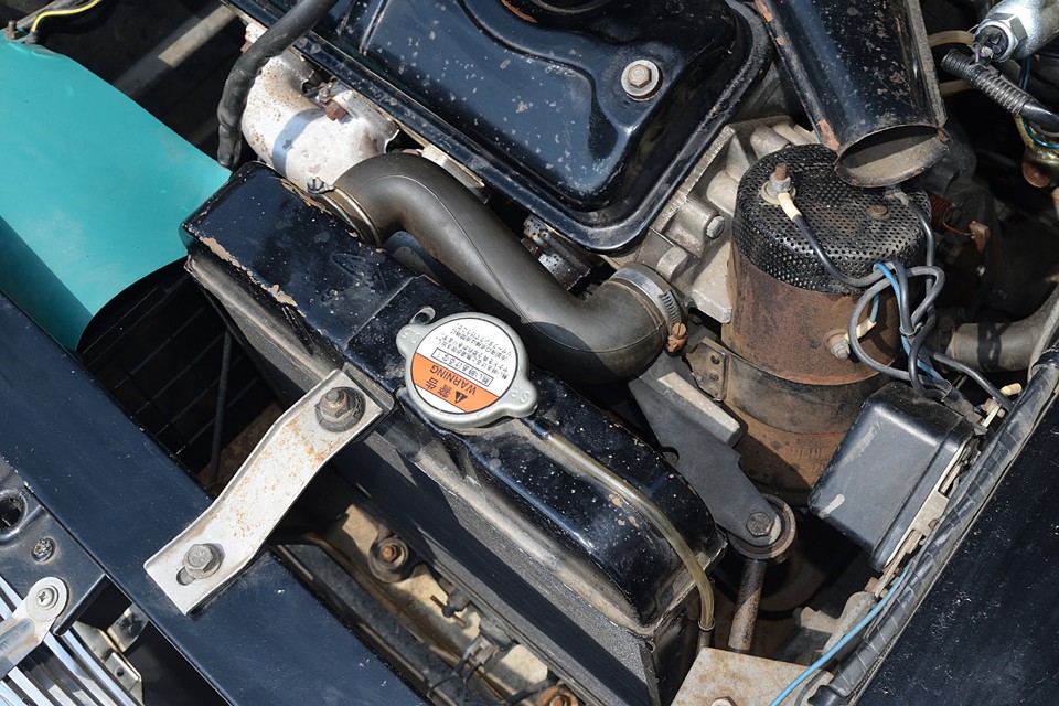 オーソドックスなSOHCエンジンなので、エンジン自体が壊れることは稀。それより、オーバーヒートなんかはホース切れで水漏れが原因のほとんど。これならまだまだ大丈夫そうですね。