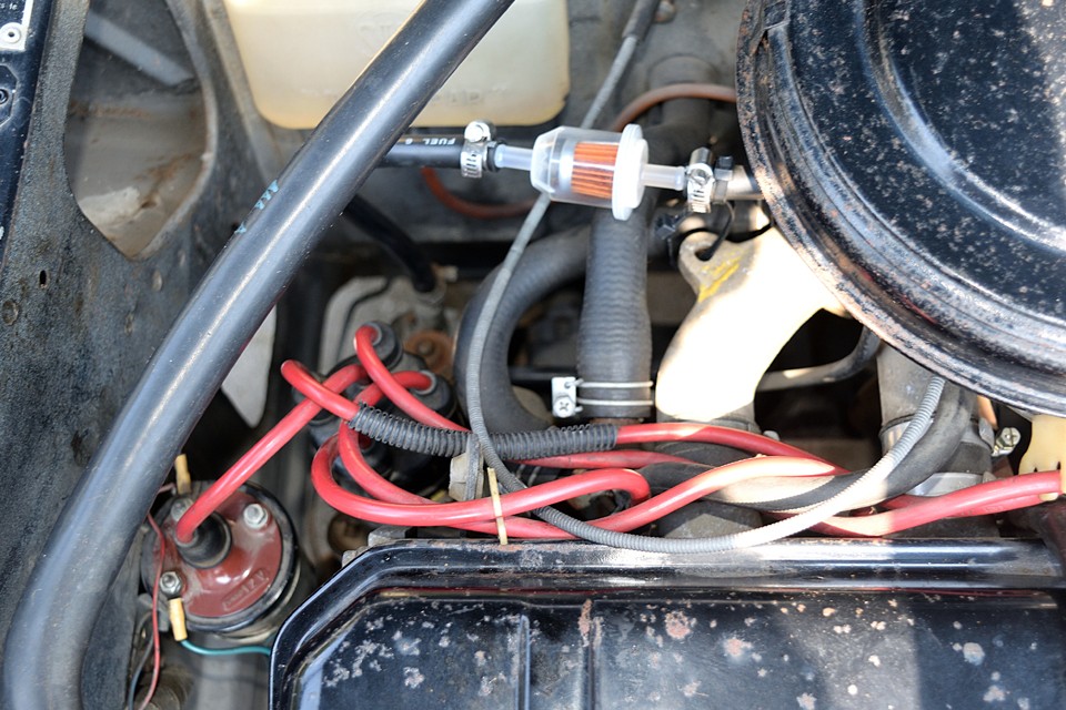 あと弊社入庫時に行った最大の作業は、燃料タンクのサビ取り及び防錆処理、それに伴いフューエルラインの洗浄及びフューエルホース、フューエルフィルターの交換。何とかフィルターも汚れなくなりました。