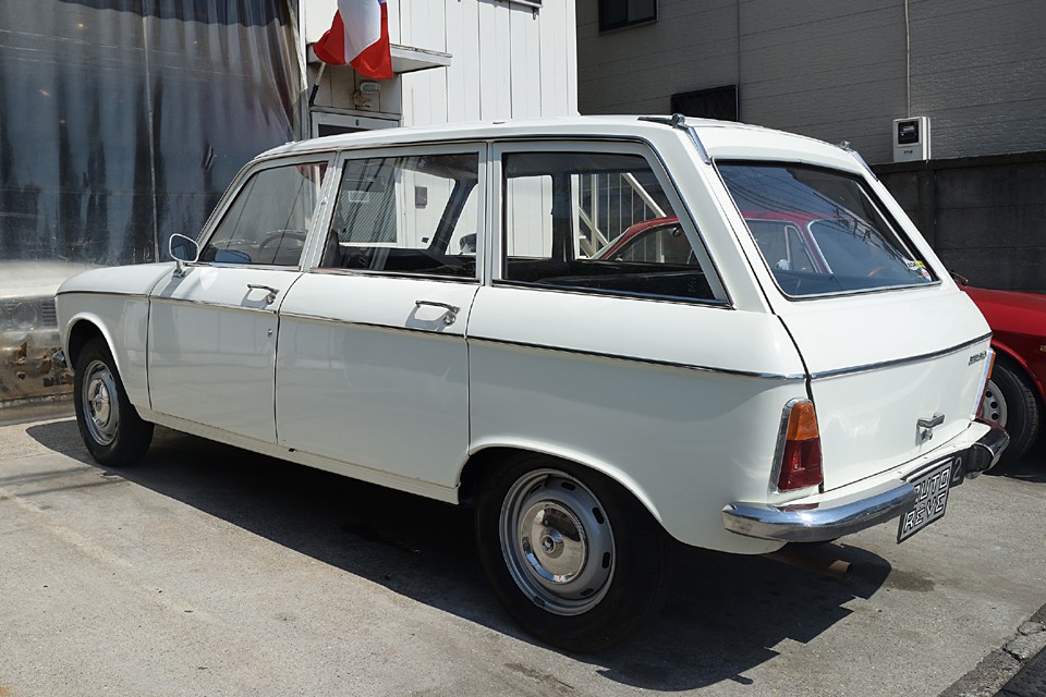 さぁ、ブレーキも一新したし、点火系もOK！そろそろエンジン始動！と思ったのですが燃料が来てないようで、全くエンジン掛からず・・・。