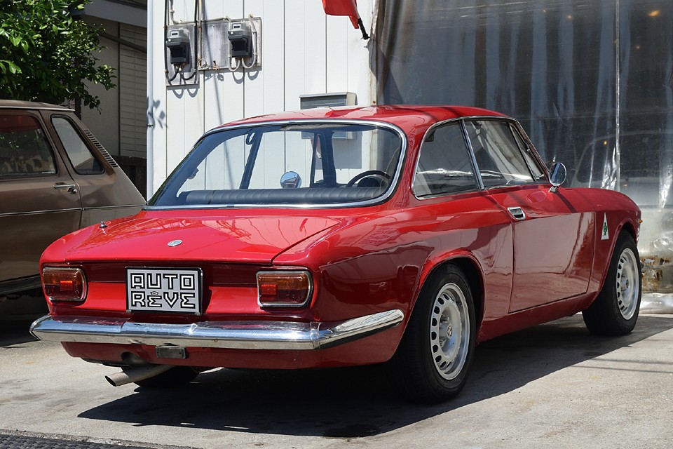 それにこの105系クーペボディは通称「ジュリア」って呼ばれますが、実は正式にジュリアって名称の付くモデルは、ジュリアGTA、ジュリアGTC、ジュリアスプリントGTベローチェ、それとこのジュリア1300ジュニアくらいで、あとはセダンボディがほとんど。